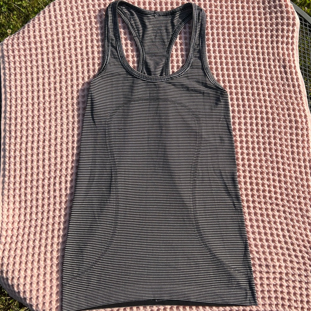 Lululemon Swiftly tank top. Size 4